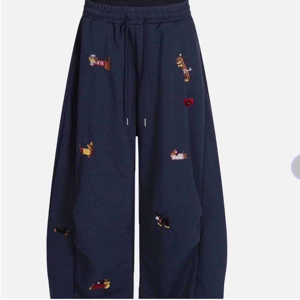 AELFRIC EDEN EMBROIDERY DOG BAGGY BARREL SWEATPANTS